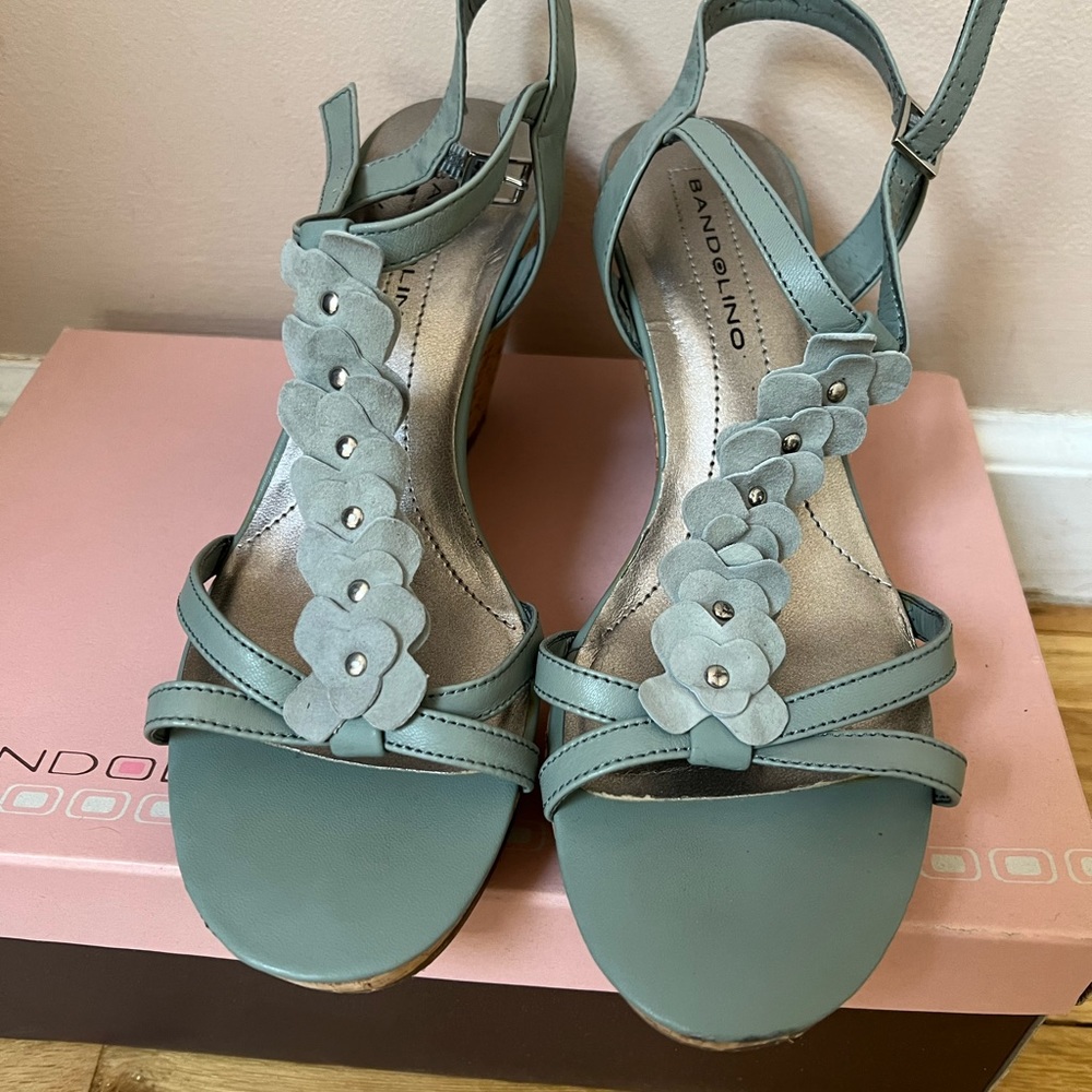 Bandolino Seafoam Green Cork Wedge Heels Size 7.5